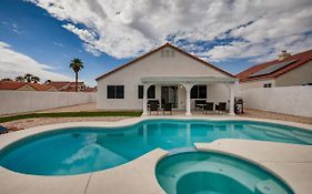 Luxurious House With A Pool, Spa, And Patio, Sleeps 6 Comfortably